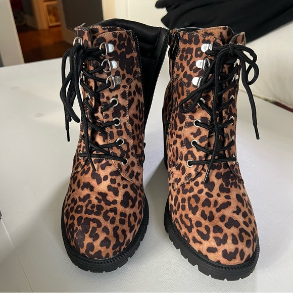 Lace Up Heeled Leopard Hiker Boots - Picture 4 of 9